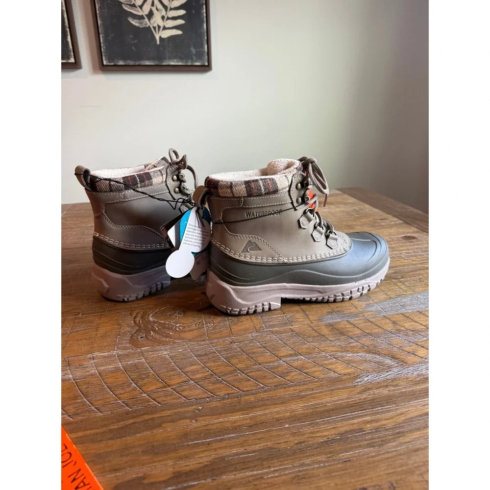 NWT Ozark Trail Womens Boots Olive Waterproof Leather 9 Snow Hiking Outdoor Duck